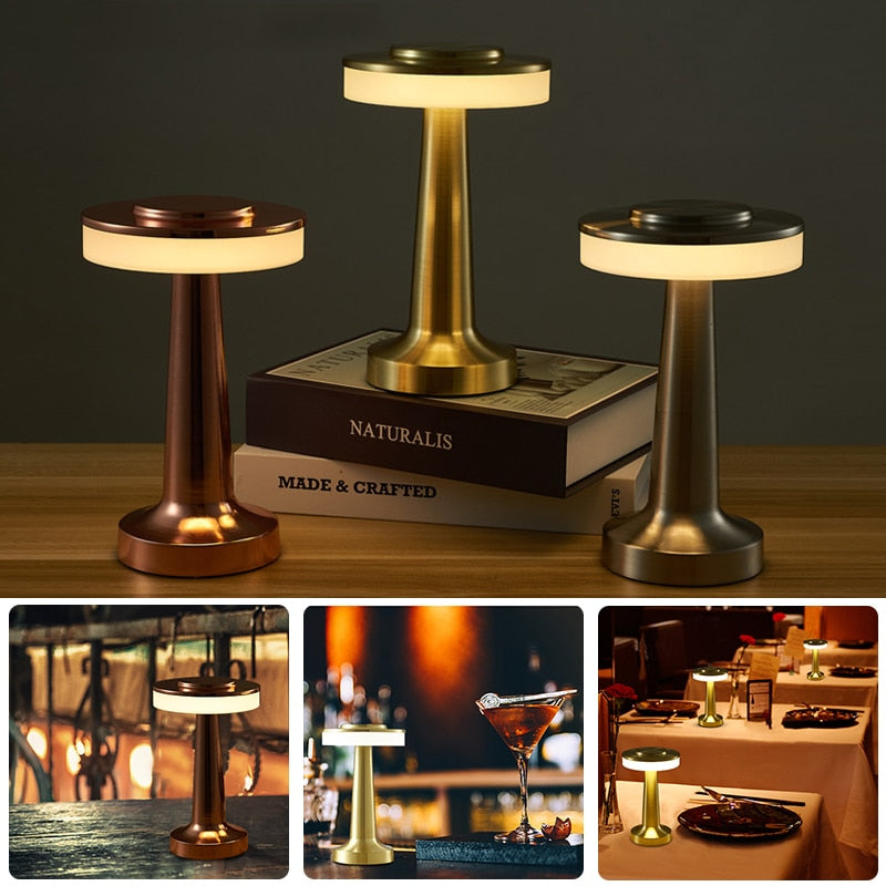 Kleine draadloze paddestoelvormige bedlamp