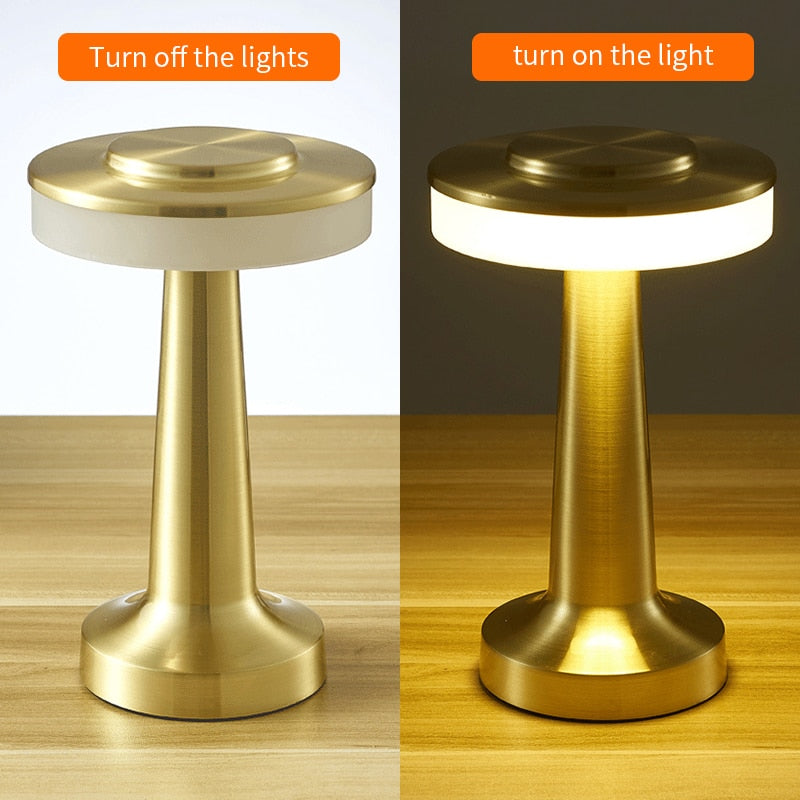 Kleine draadloze paddestoelvormige bedlamp