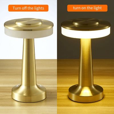 Kleine draadloze paddestoelvormige bedlamp