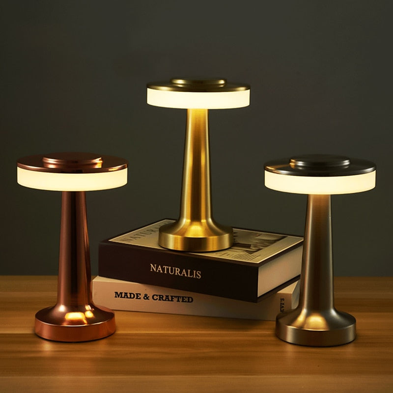 Kleine draadloze paddestoelvormige bedlamp